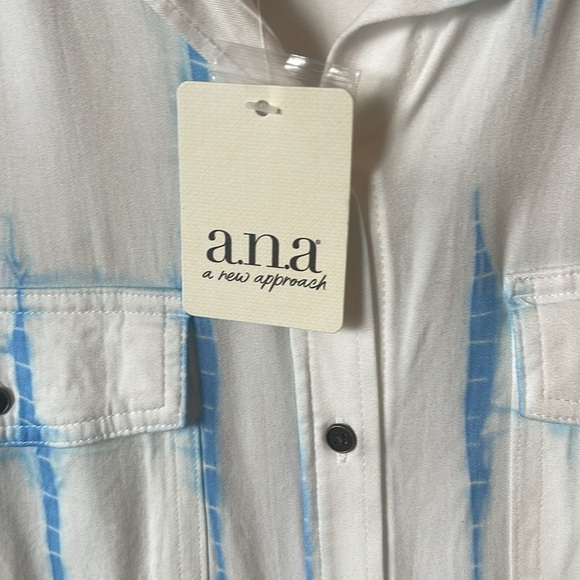 Woman’s Blouse…white with blue tye dye - Picture 7 of 7